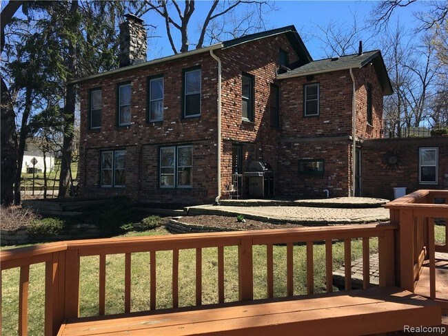 Building Photo - 260 Oak Island Dr