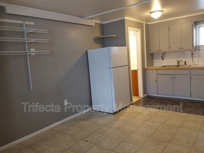 Foto del edificio - 105 1/2 East Stuart Street