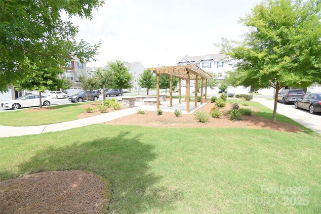 Foto del edificio - 12120 Ardrey Park Dr