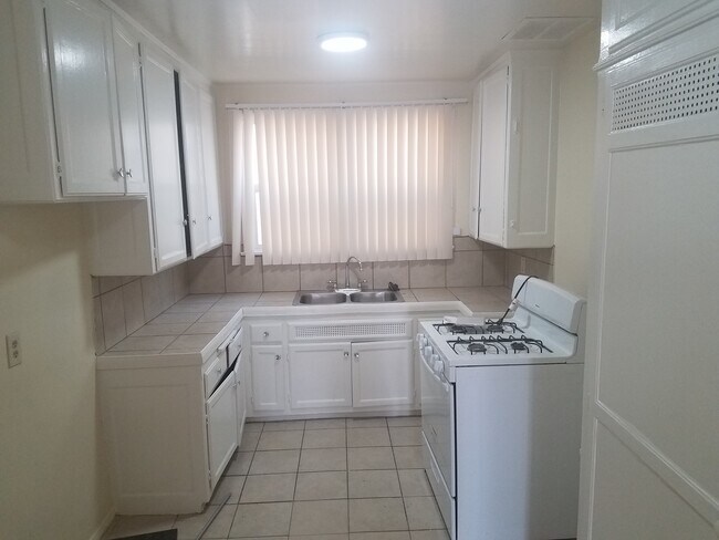 Building Photo - 14558 Dickens St