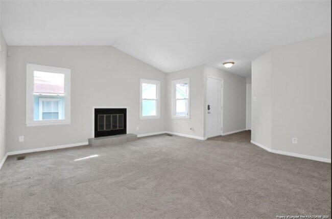 Foto del edificio - 577 Jennings Farm Rd