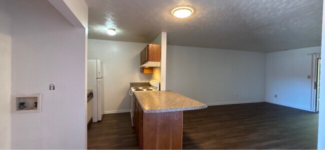 Foto del edificio - 6400 Starbrook Dr