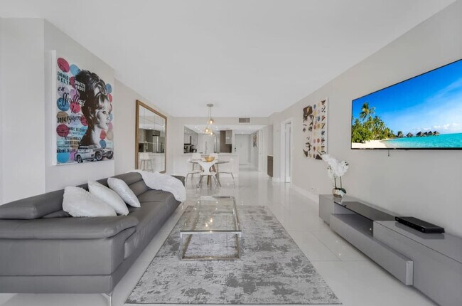 Foto del edificio - 1717 N Bayshore Dr