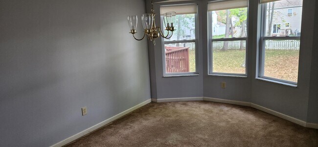 Foto del edificio - 608 Exeter Dr