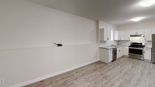 Building Photo - 9607B 113 Ave