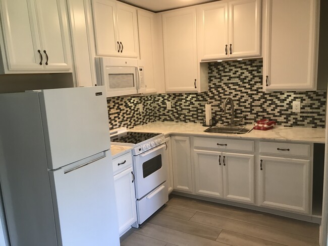 Kitchen - 4617 Yates Mill Pond Rd