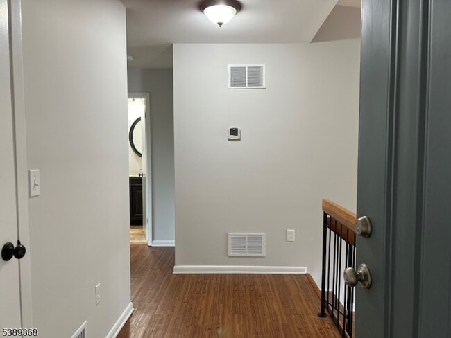 Building Photo - 606 Spruce Hills Dr