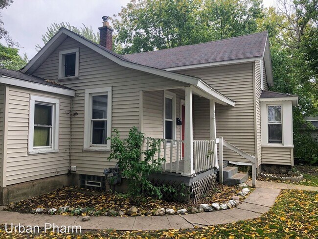Building Photo - 612-614 Pettibone Ave NW