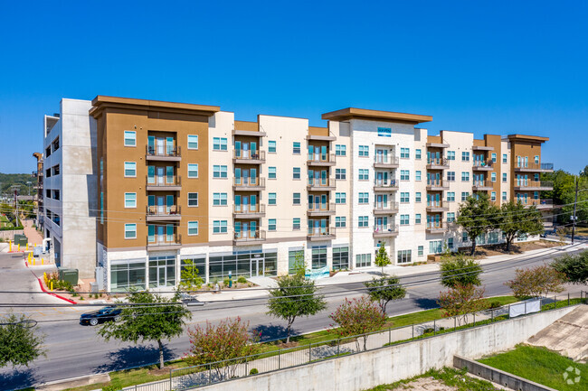 Foto del edificio - College Town at Texas State