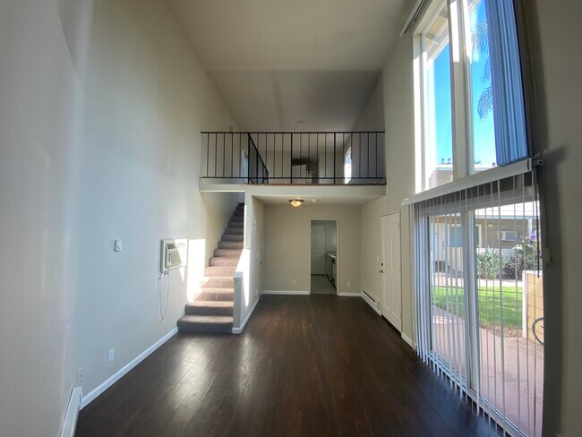 Building Photo - 252 Calle Marguerita