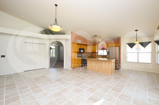 Building Photo - 1661 W Springfield Way