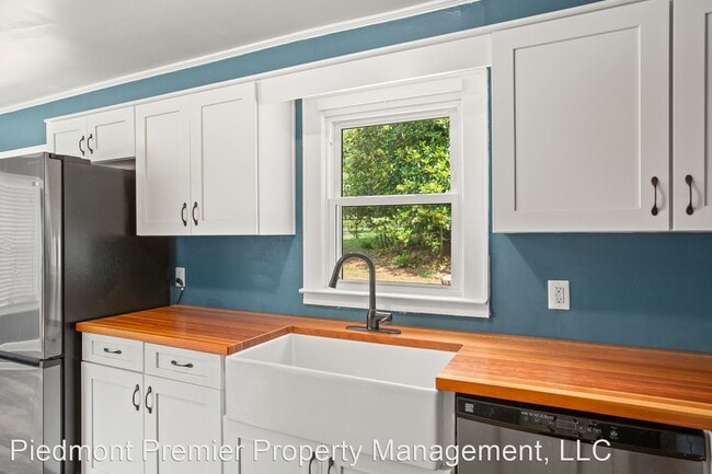 Building Photo - 2 br, 1 bath House - 3644 Yadkinville Rd