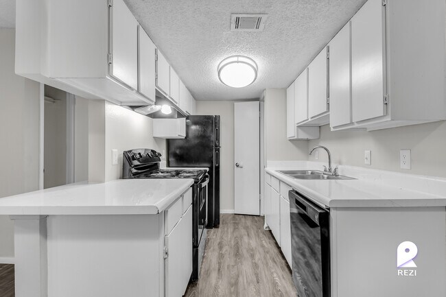 Building Photo - 130 Camino De Oro