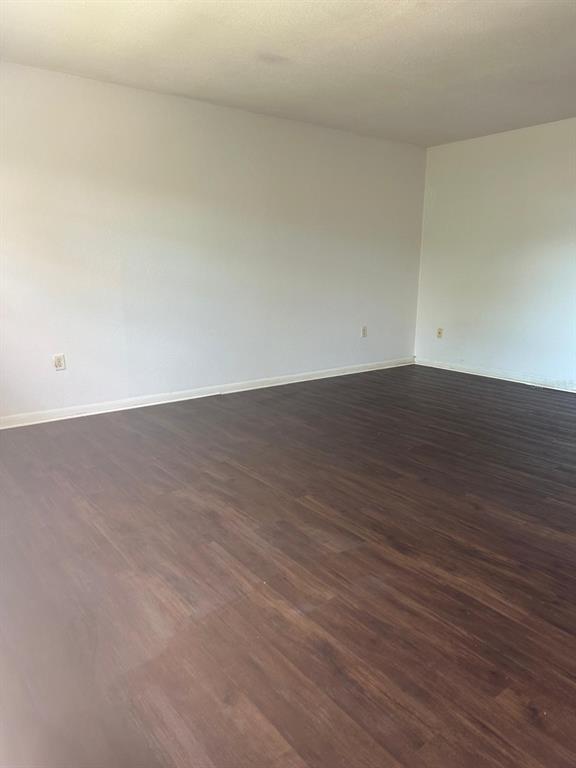 Foto del edificio - 747 Wyman Ct