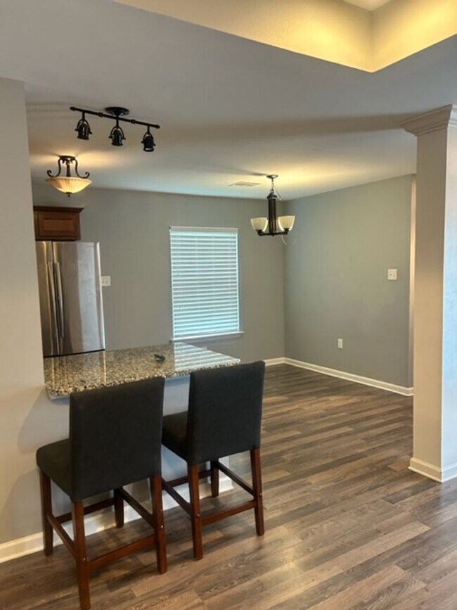 Foto del edificio - Beautiful 3 BD 2 BA Home
