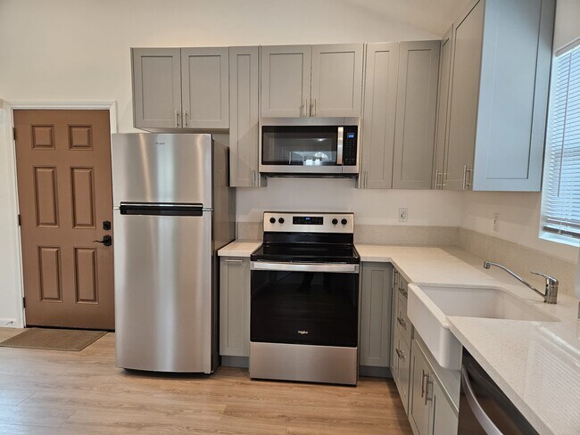 Foto del edificio - 3172 1/2 Farnsworth Ave