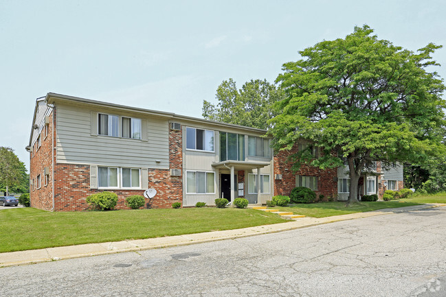 Building Photo - Patrick Henry Apartments