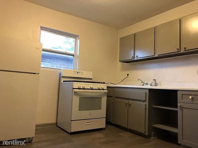 Building Photo - 2 br, 1 bath Apartment - 902 Stuyvesant Ave