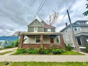 Building Photo - 743 Neland Ave SE