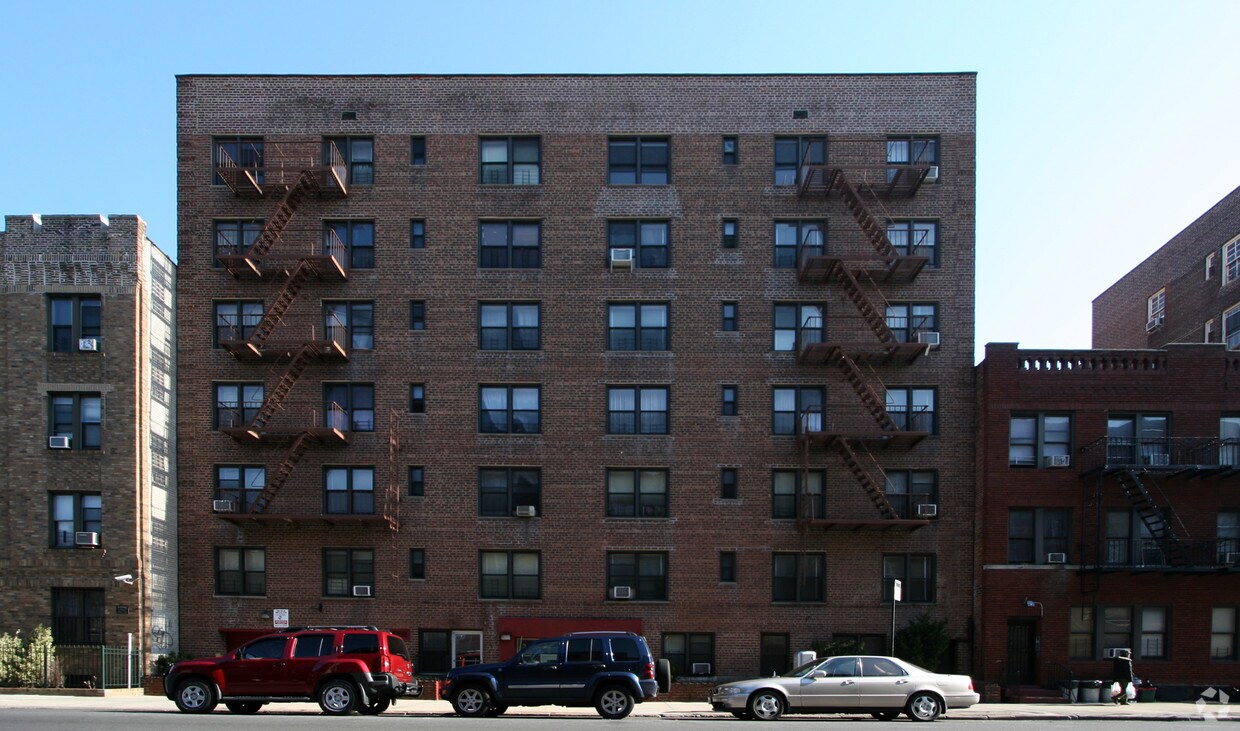 2401 Nostrand ¡alejado - 2401 Nostrand Ave