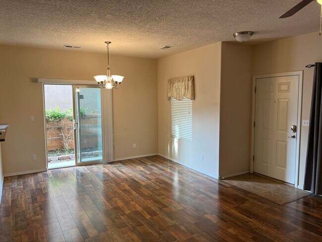 Foto del edificio - 10824 Fort Point Ln NE