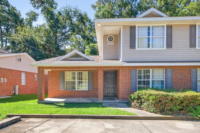 Photo - 1905 Honeysuckle Dr Apartment