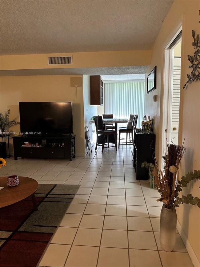 Foto del edificio - 8025 SW 107th Ave