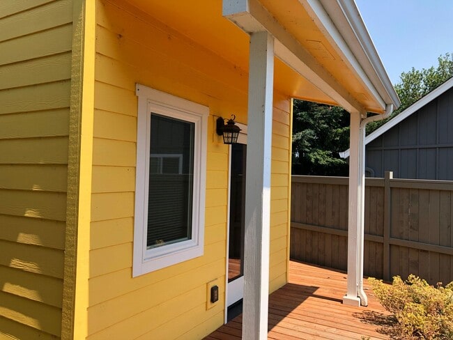 Foto del edificio - Newer tiny home in Harrisburg, OR!