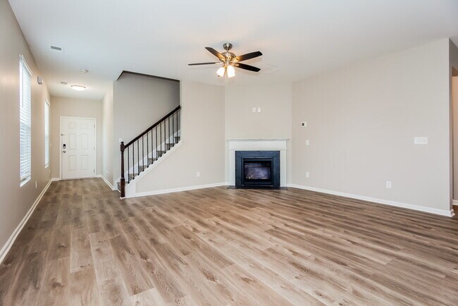 Building Photo - 495 Basildon Cove