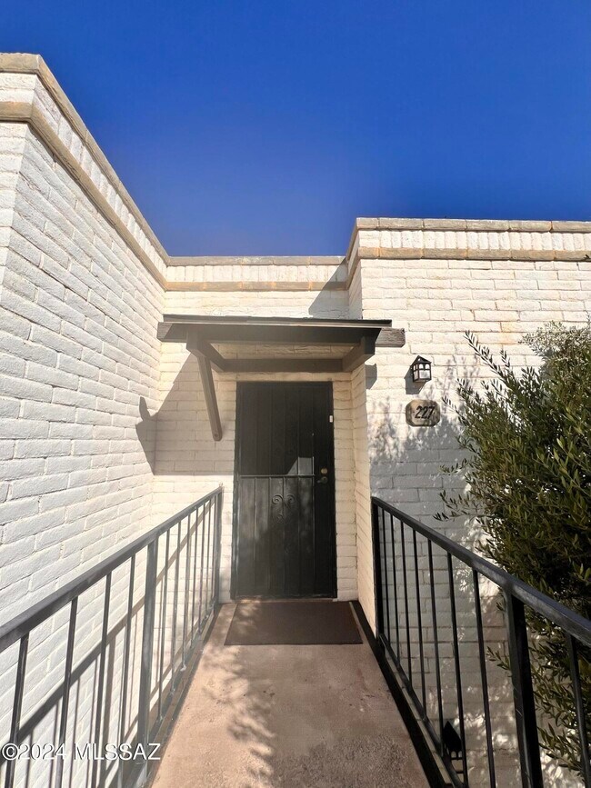 Foto del edificio - 8450 E Old Spanish Trail