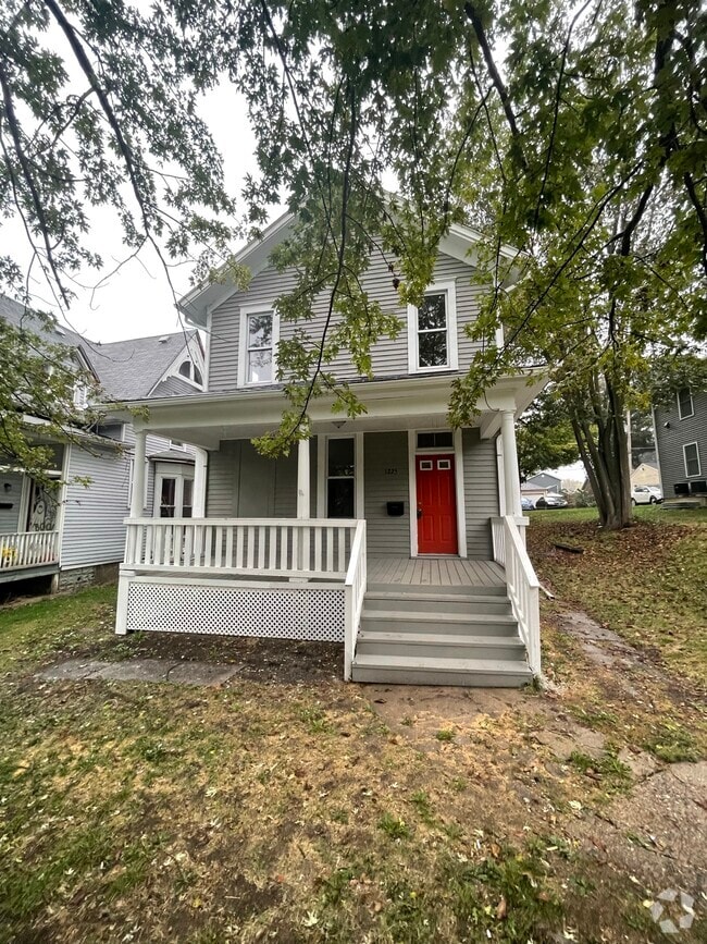 East 14th Street Historic District Houses for Rent Davenport, IA 3 Homes