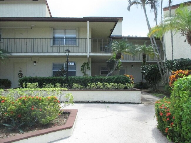 Foto del edificio - 8798 Holly Ct