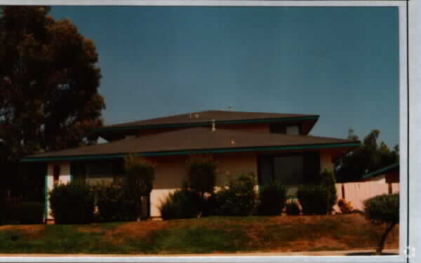Building Photo - 112 S Lindsay St