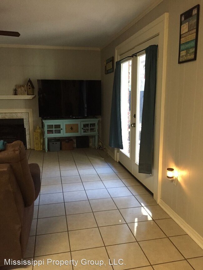 Building Photo - 4 br, 3 bath House - 909 Chickasaw Road