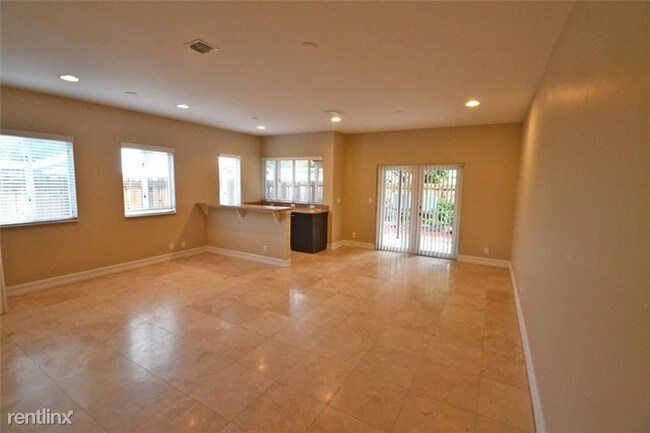 Foto del edificio - 4 br, 4 bath House - 504 SW 10th St