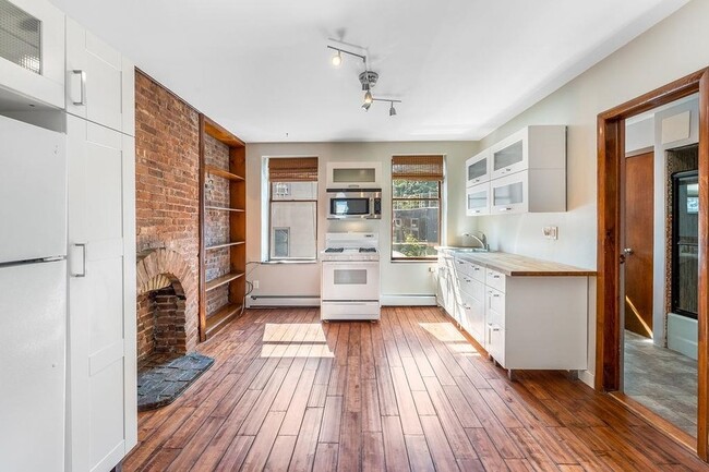 Building Photo - 252 Grove Street Unit 3