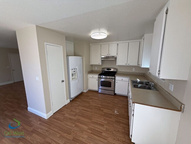 Foto del edificio - $2995.00 Spacious 3 Bed / 2 Bath Cottage i...