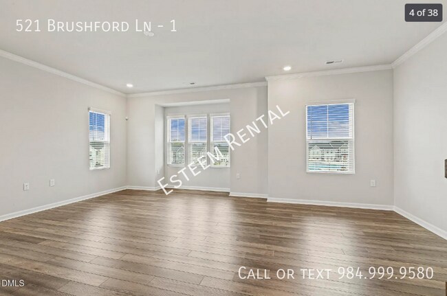 Foto del edificio - 521 Brushford Ln