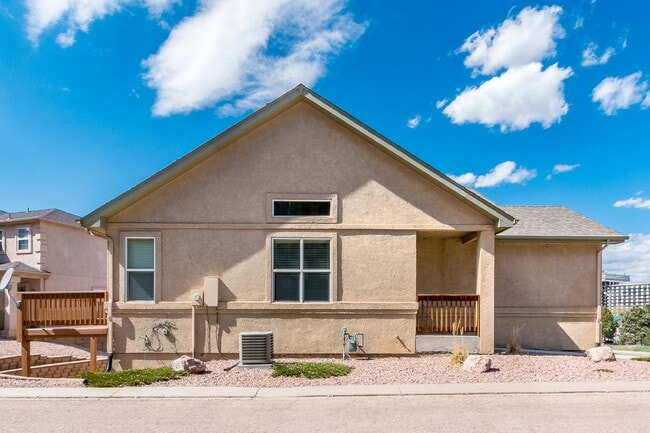 Foto del edificio - Modern Comfort and Low-Maintenance Living ...