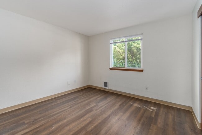 Interior Photo - ORCHARD ON THE GREEN
