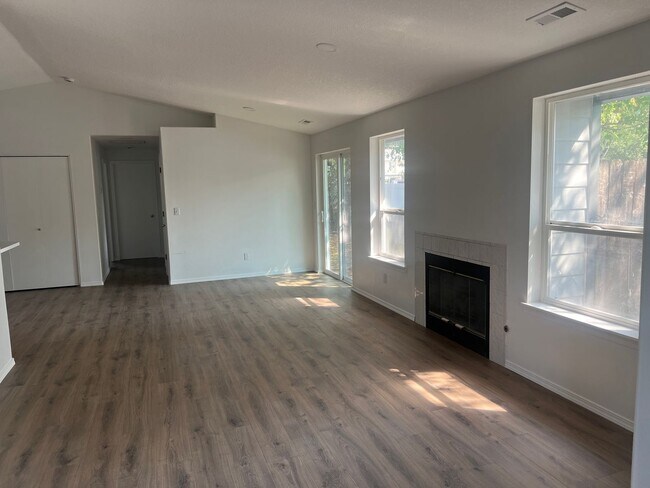 Foto del edificio - 724 SE 135th Ct