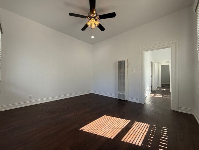 Foto del edificio - Beautiful 2 Bedroom House With Private Bac...