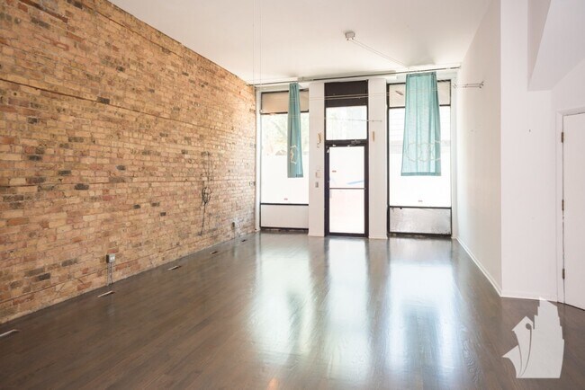 Foto del edificio - 2047 N Hoyne Ave
