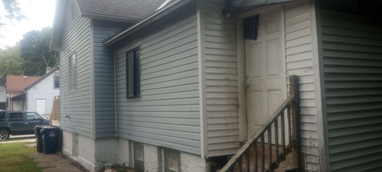 Primary Photo - 521 Randolph St