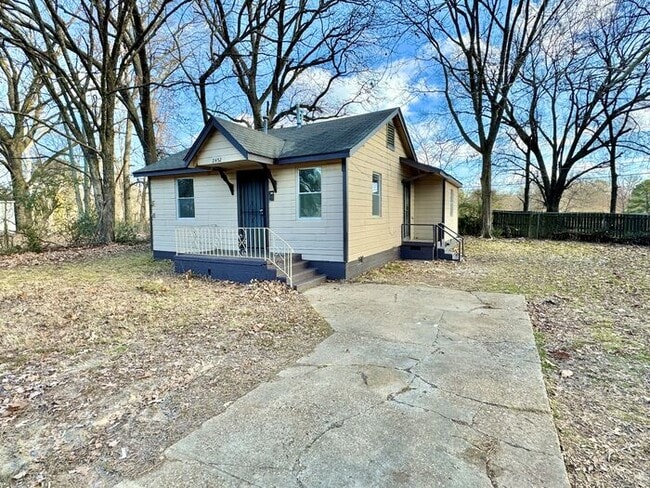 Building Photo - 2452 Pecan Cir