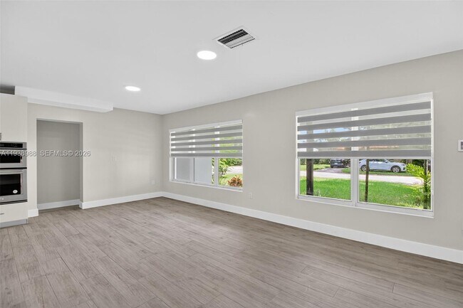 Foto del edificio - 6090 SW 63rd Ave