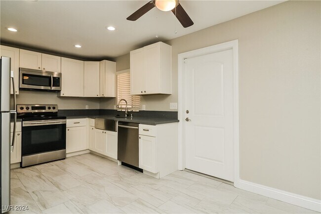 Foto del edificio - 185 Metropolitan Dr