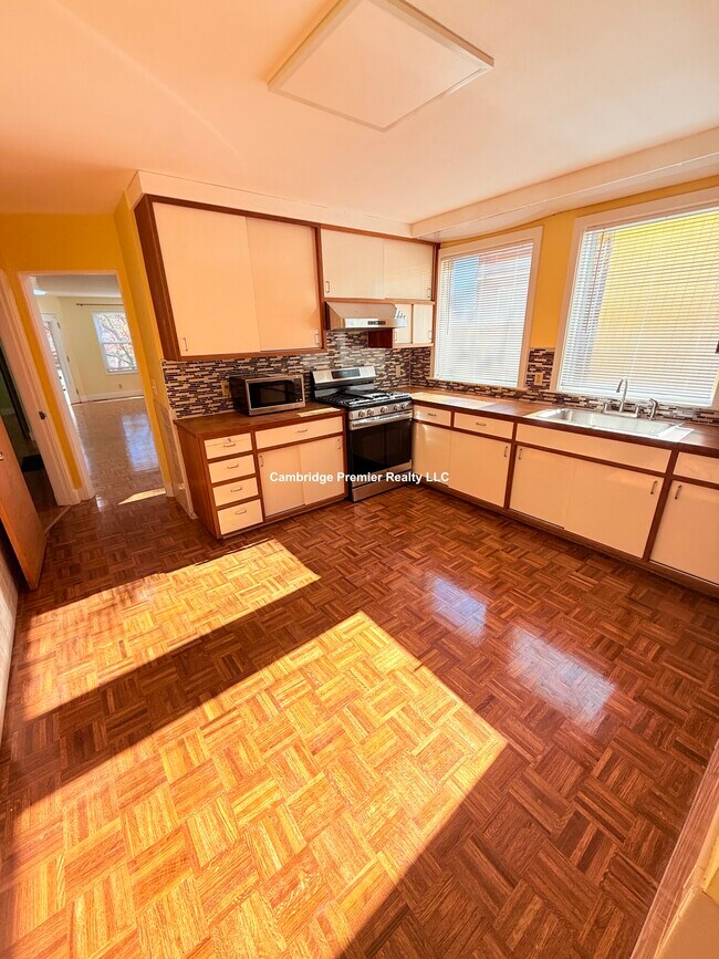 Foto del edificio - 10 Packard Ave