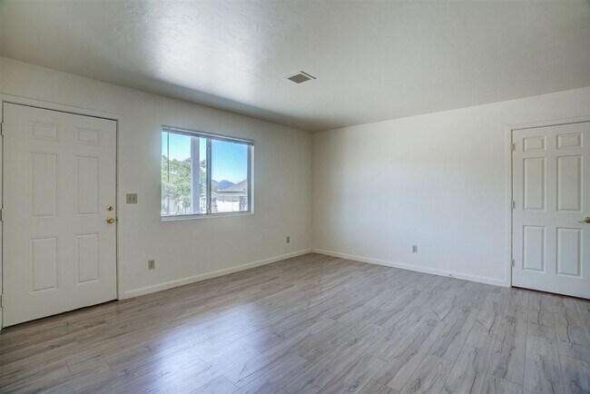 Foto del edificio - 229 N Arizona Ave