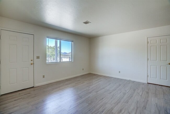 Building Photo - 229 N Arizona Ave